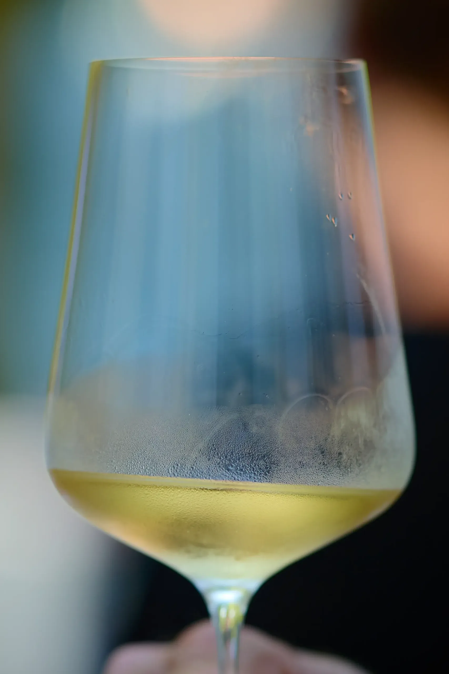 Accords mets et vins - verres et spiritueux en table