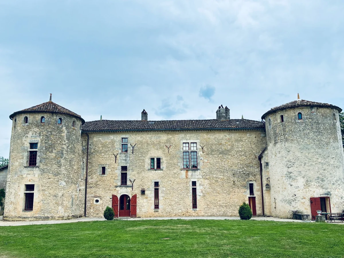 Château facade: Château de Castelneau