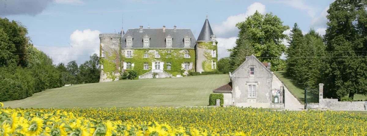 Façade and garden at Château de La Côte