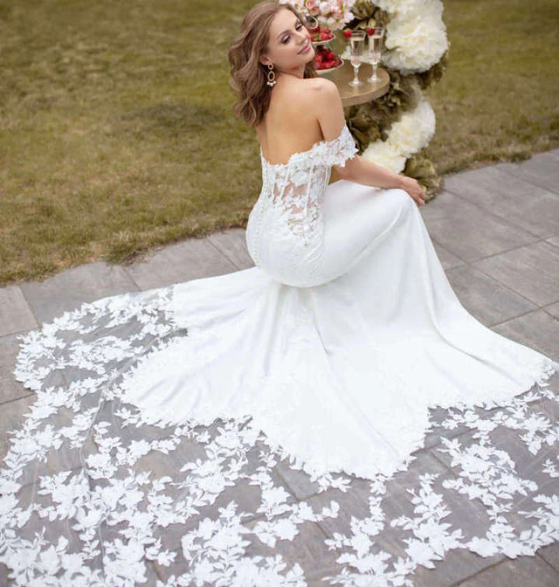 Wedding gown and train: José Da Cunha