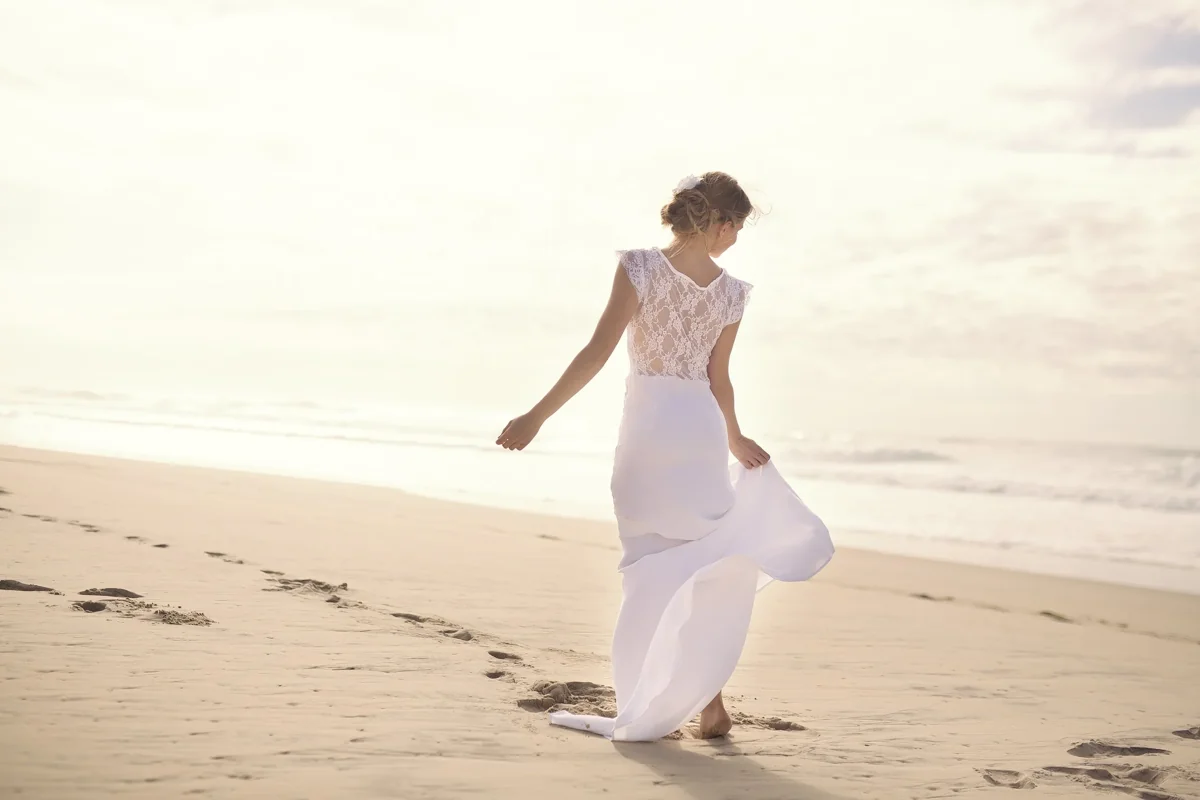 Wedding gown on the beach: Tessa Delpech