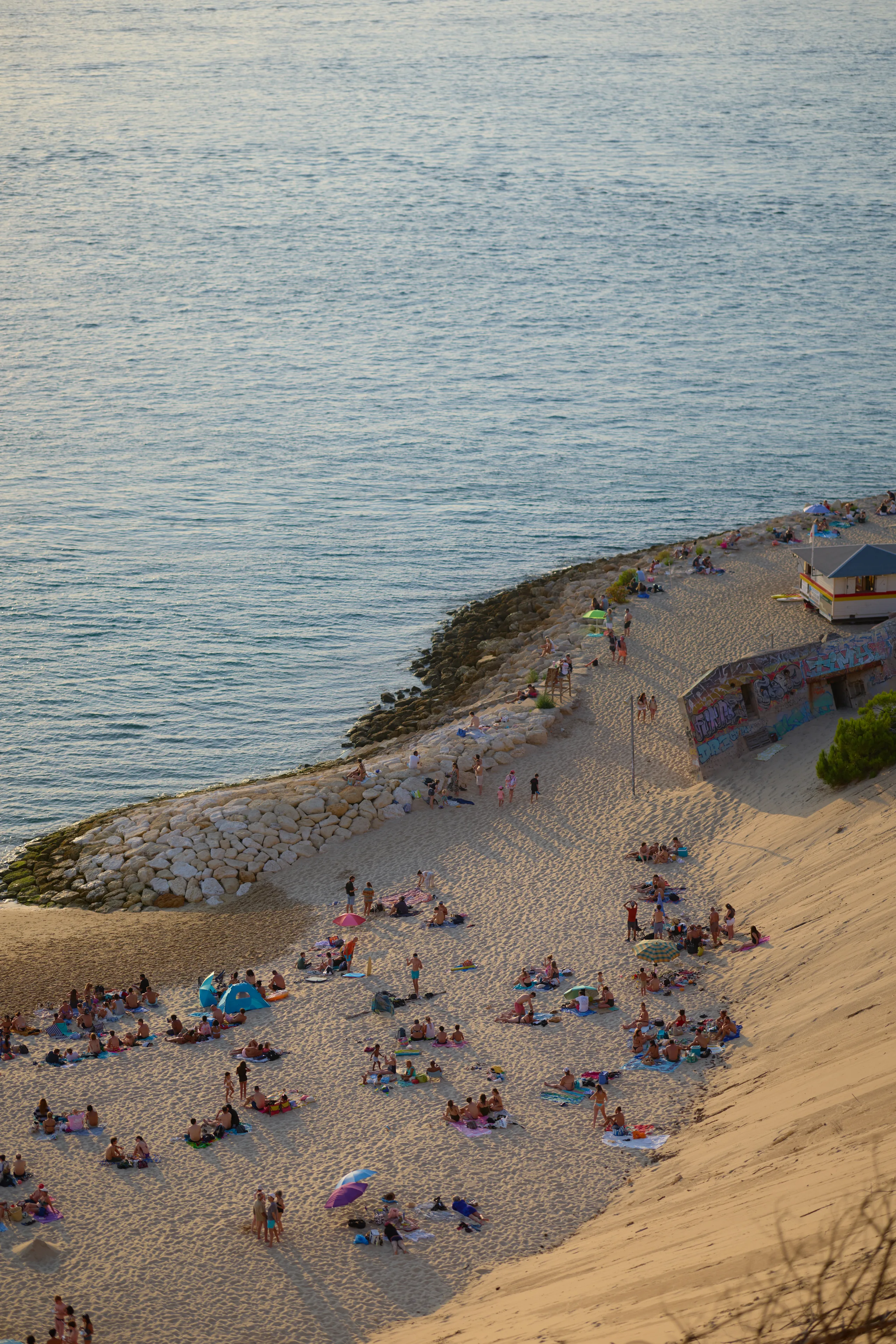 Beach and horizon in the soft light of the Dune du Pilat