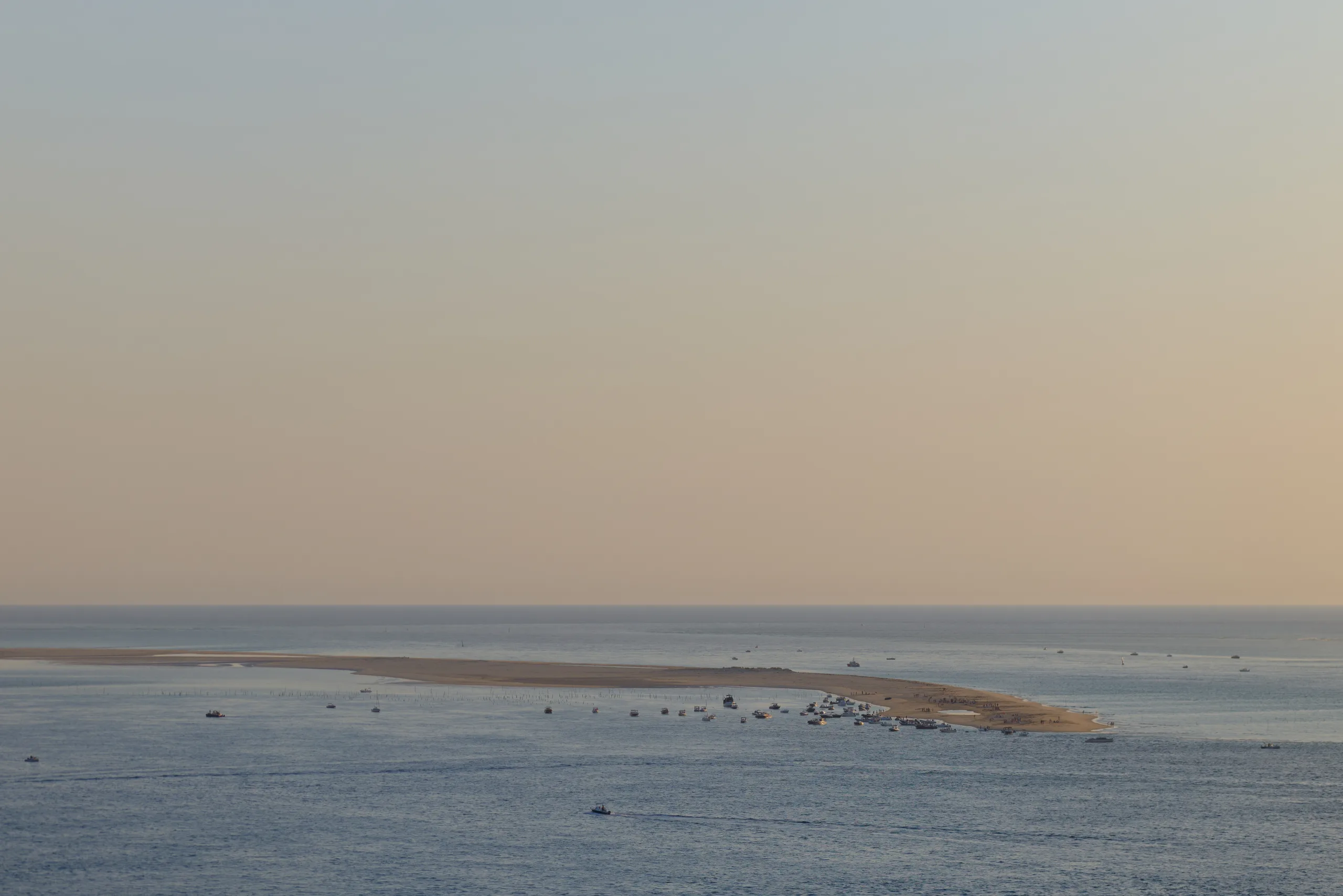 Arcachon Bay horizon in a veiled light