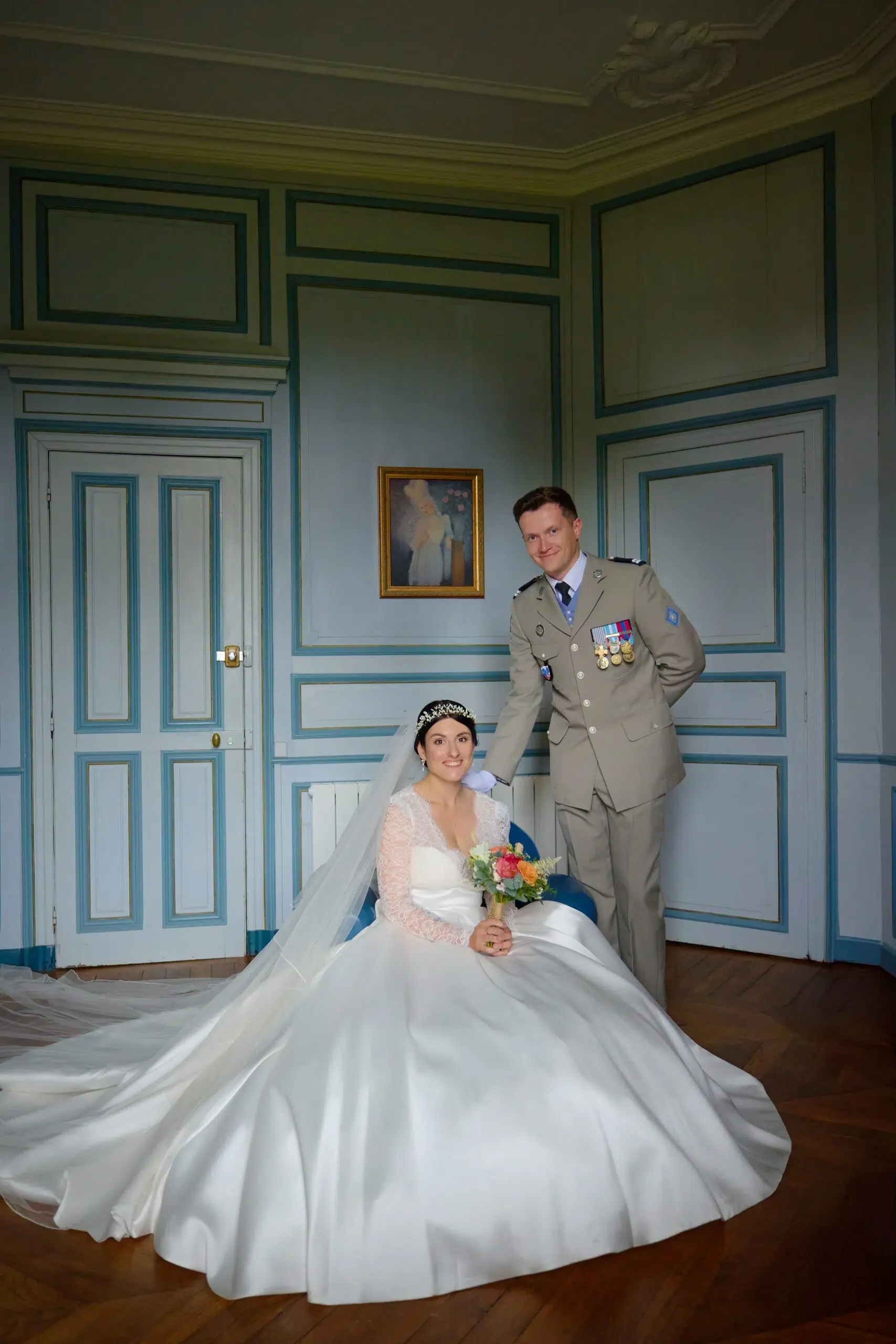 The bride with her elegant bouquet