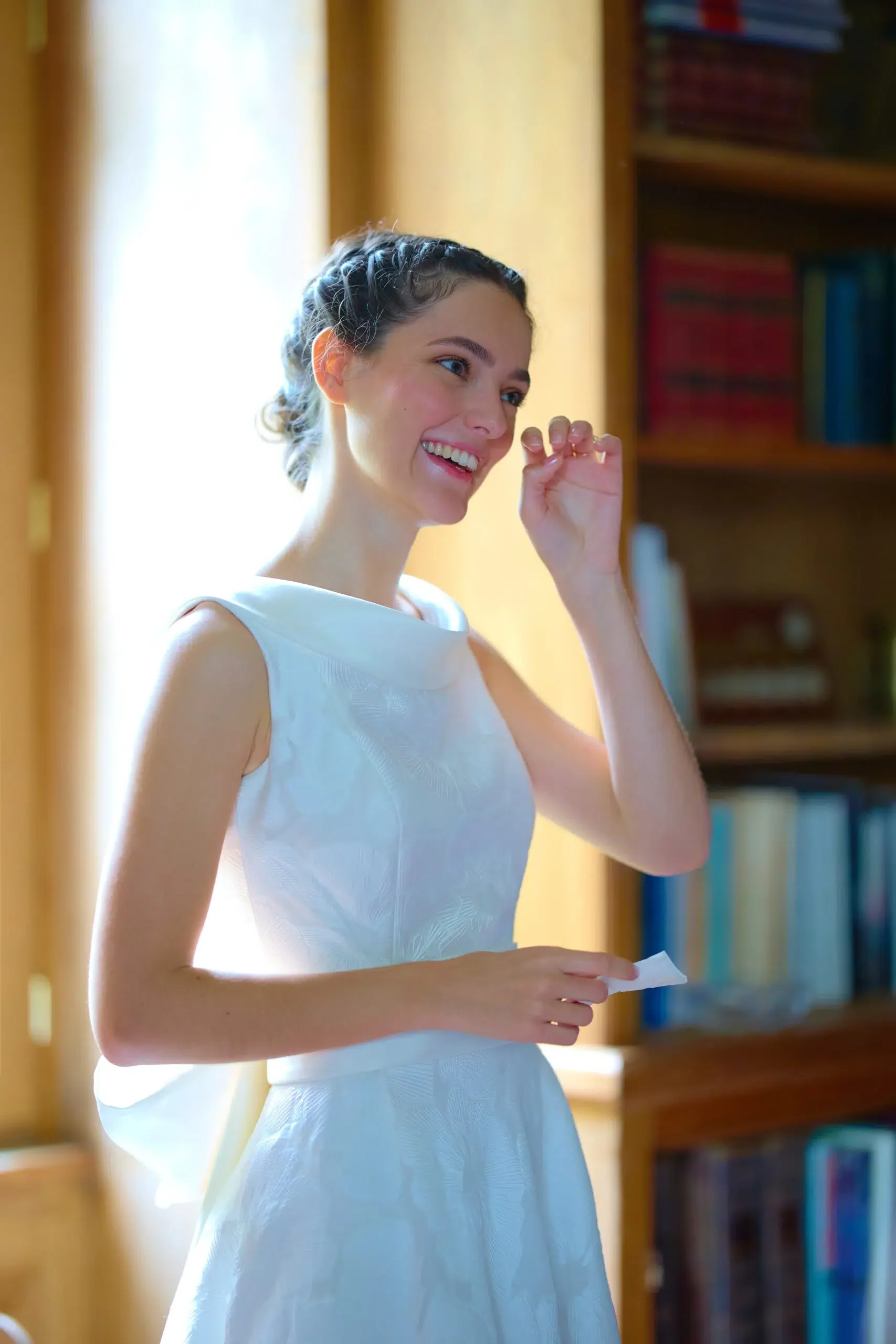 The bride's bouquet of white flowers