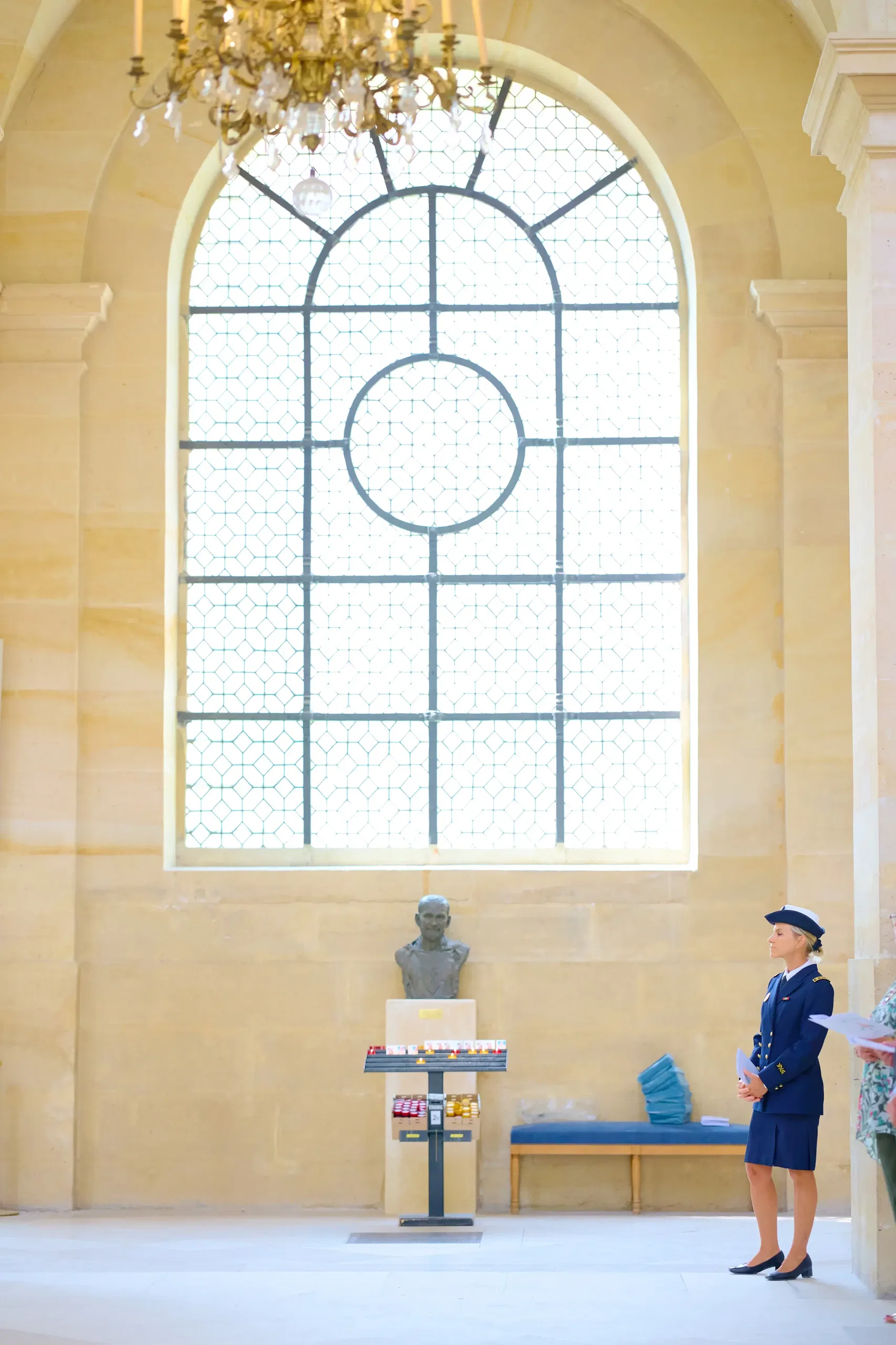 A solemn portrait in front of Les Invalides