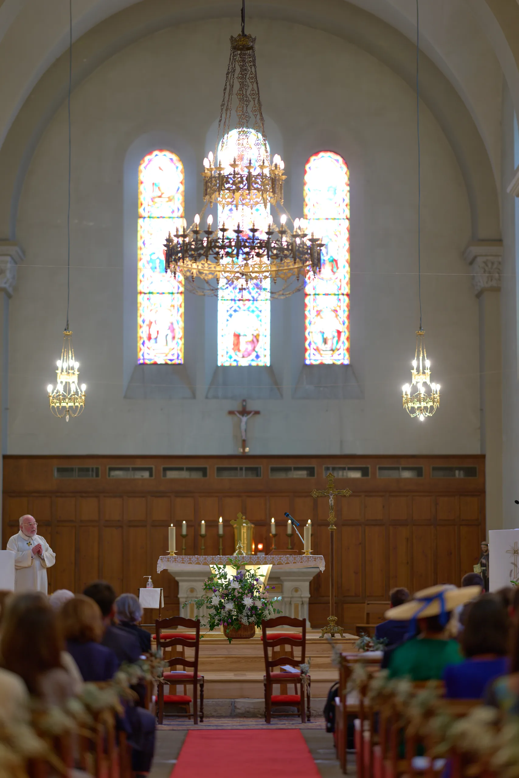 Jade and Luc’s ceremony at Saint-Georges church in Mussidan