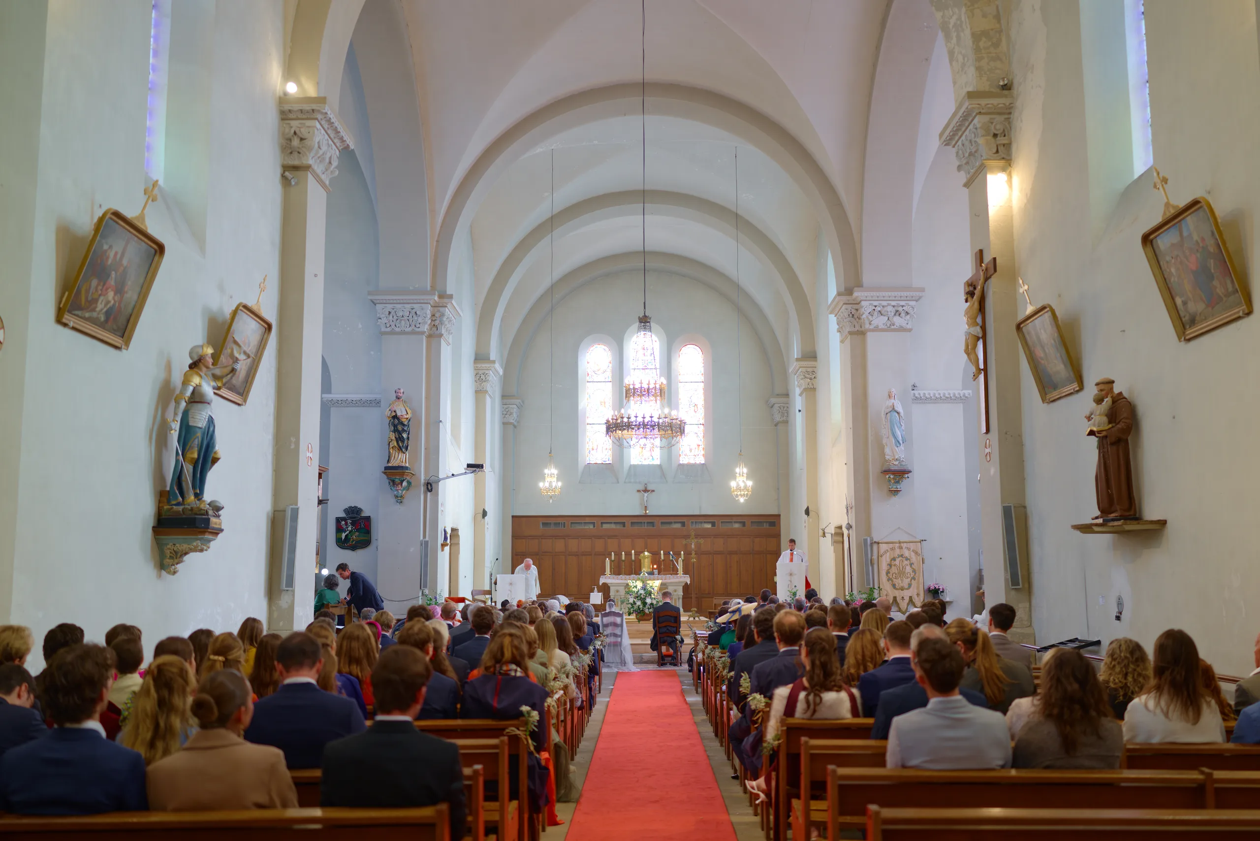 Jade and Luc’s ceremony at Saint-Georges church in Mussidan