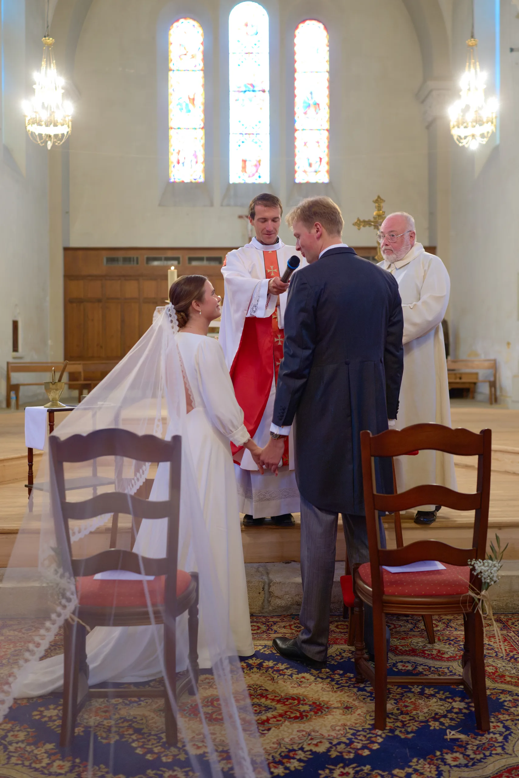 Jade and Luc’s ceremony at Saint-Georges church in Mussidan