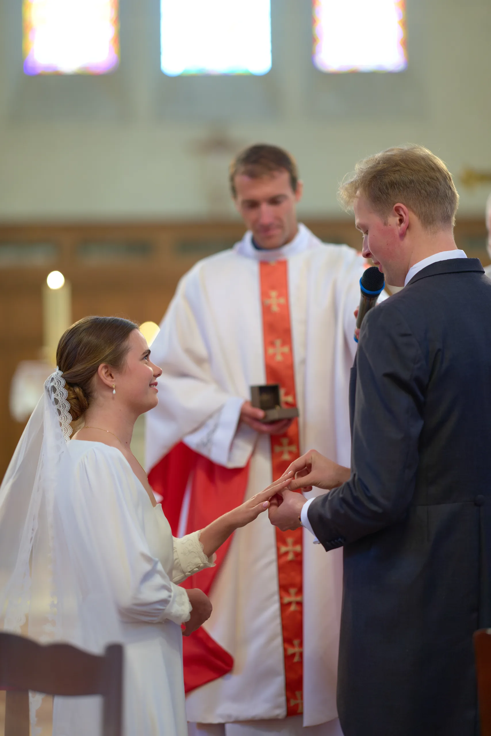 Jade and Luc’s ceremony at Saint-Georges church in Mussidan