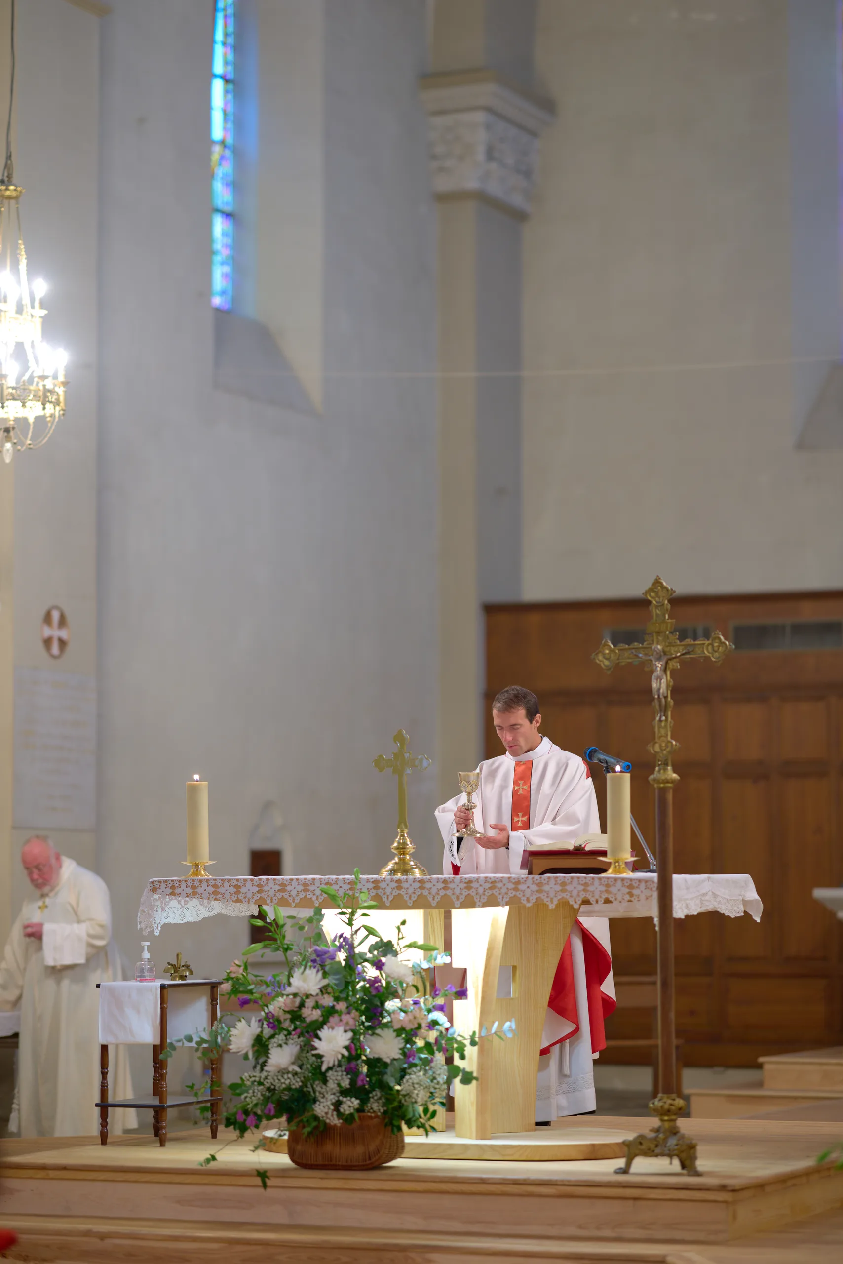 Jade and Luc’s ceremony at Saint-Georges church in Mussidan