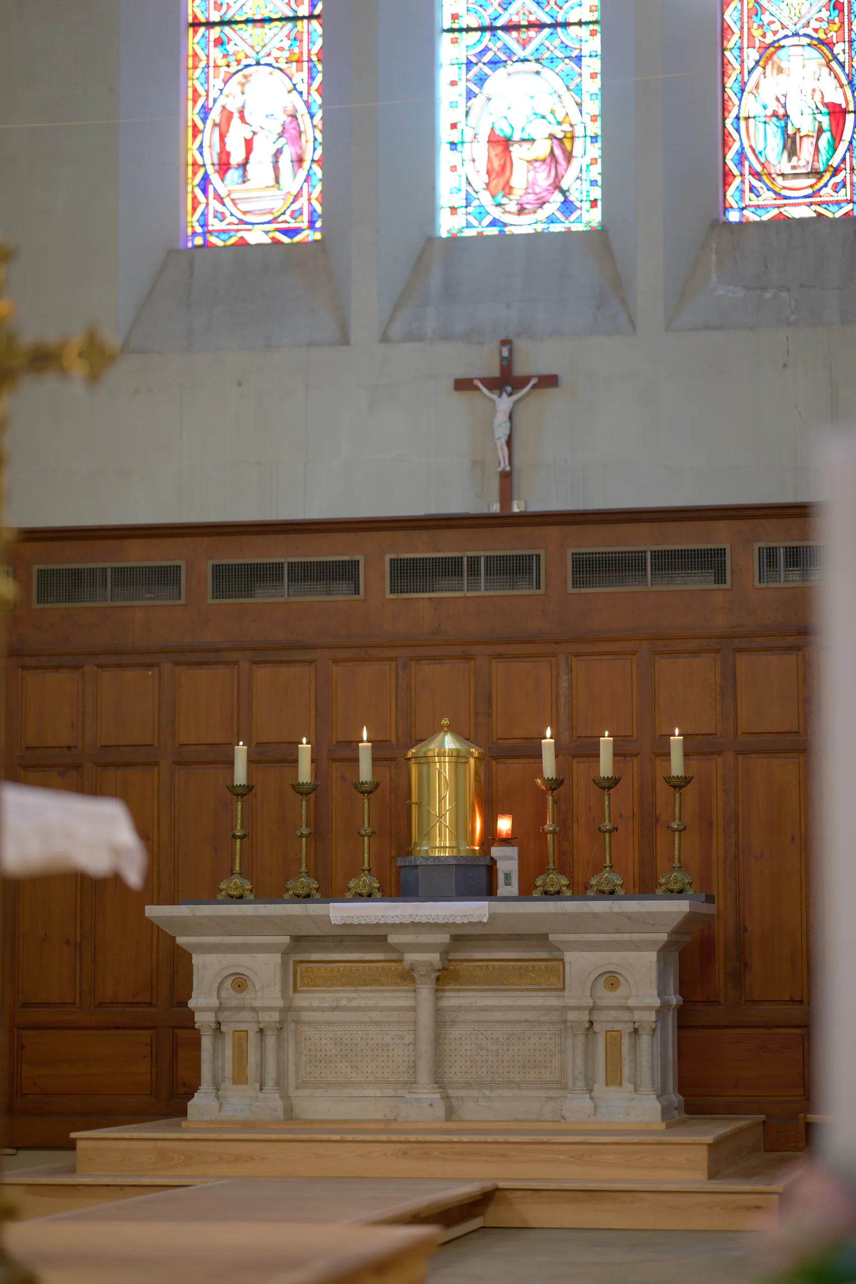 Jade and Luc’s ceremony at Saint-Georges church in Mussidan