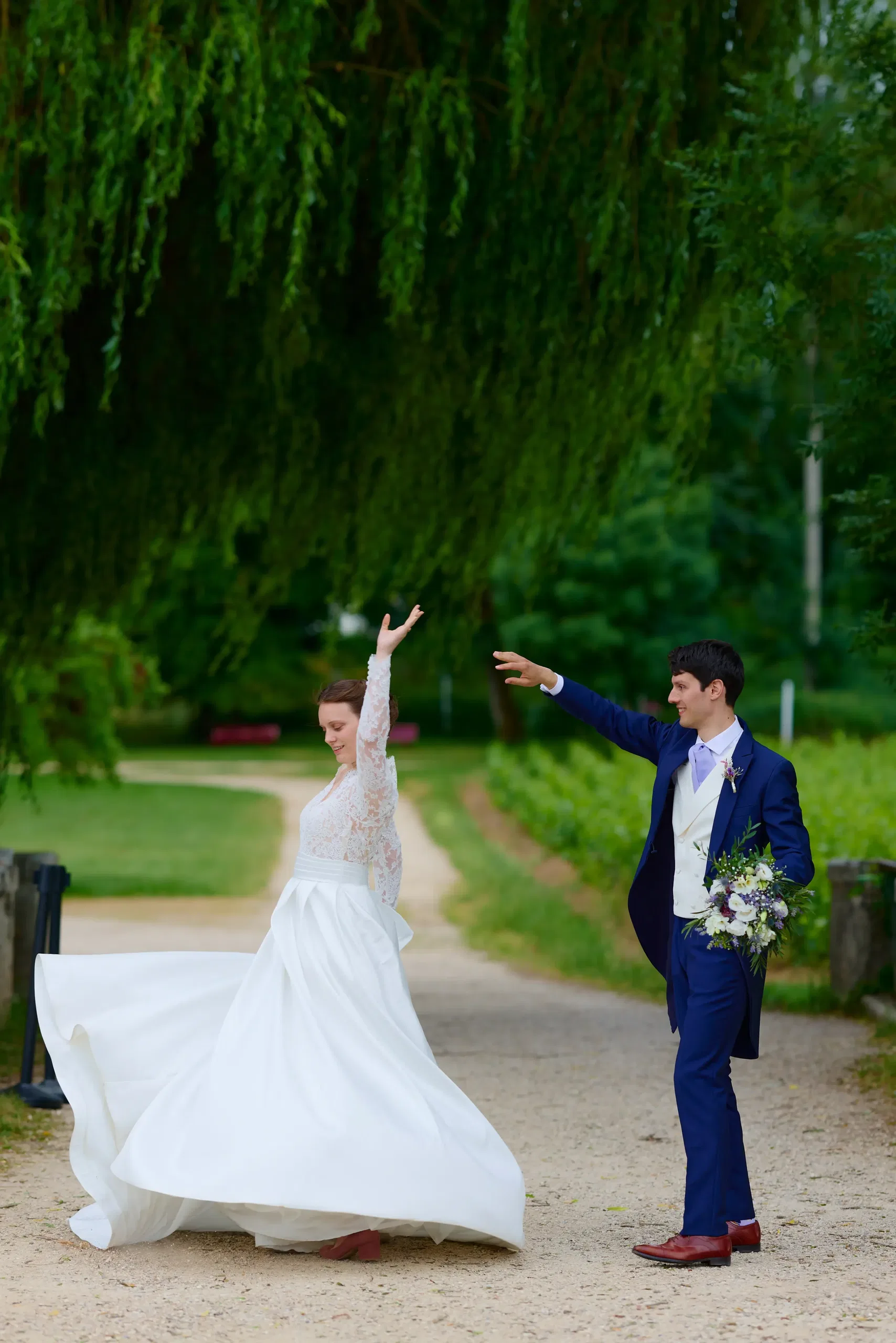 Séance photo de couple mariage élégant