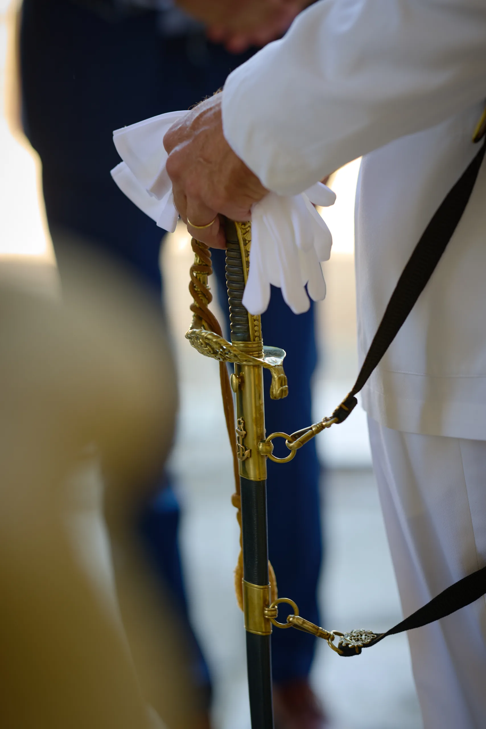 Détail d’une épée portée à la ceinture