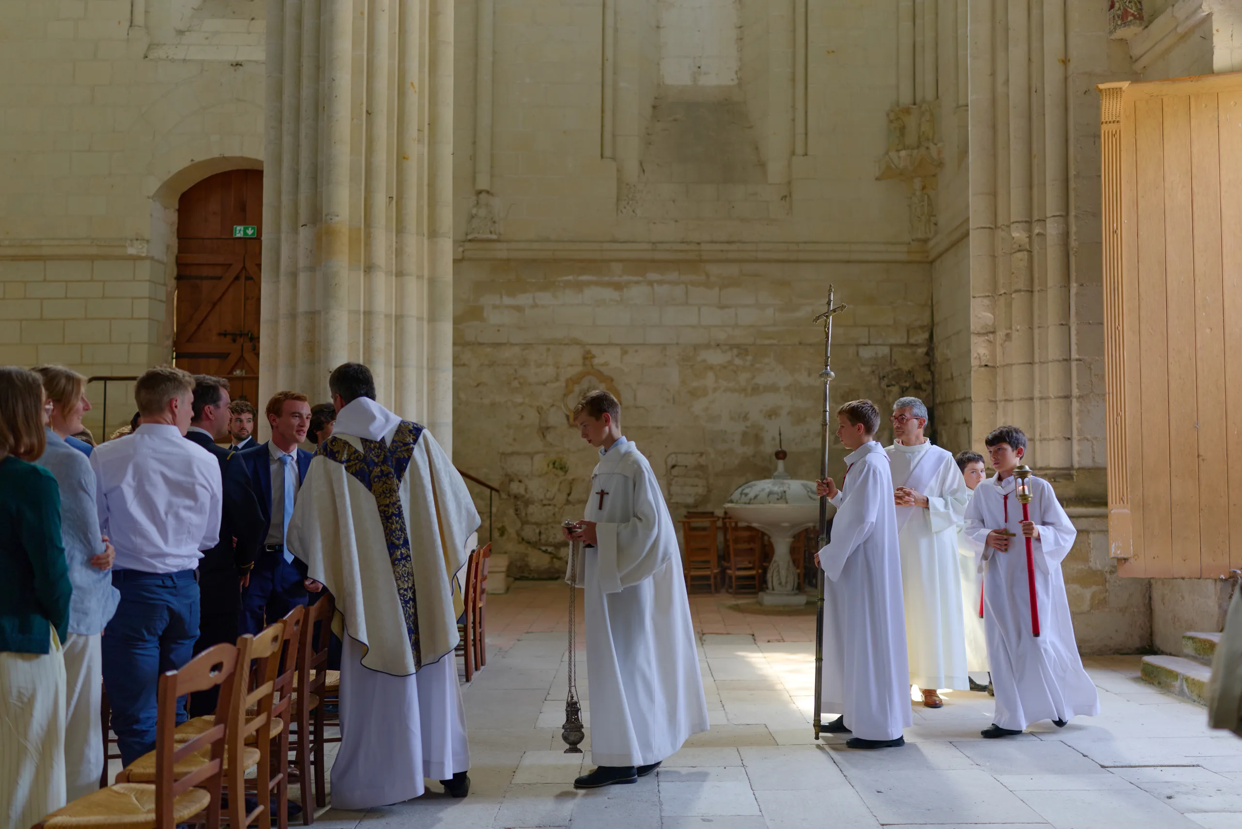 Cérémonie de mariage dans la nef de l’église