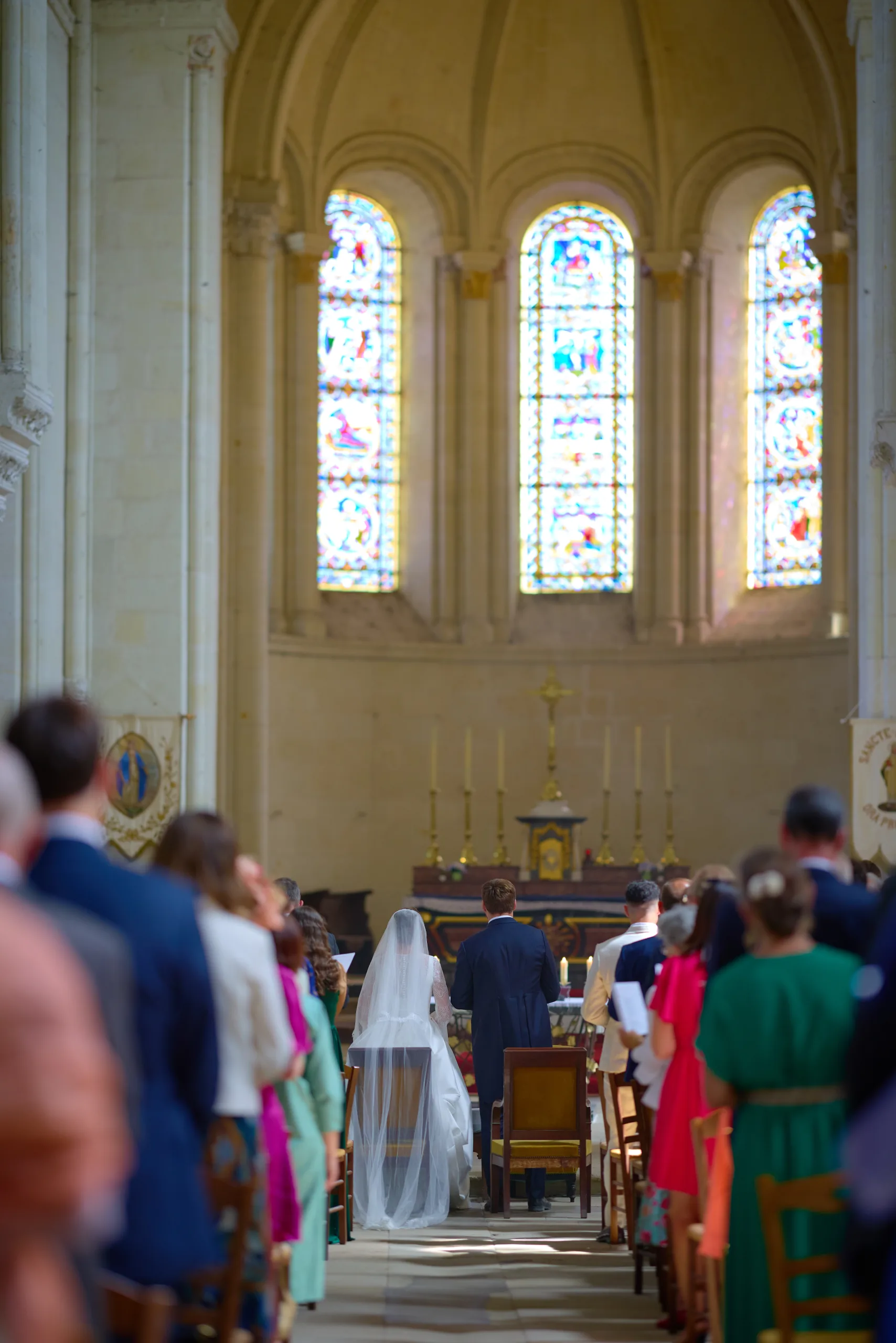Invités réunis dans l’église pendant la cérémonie