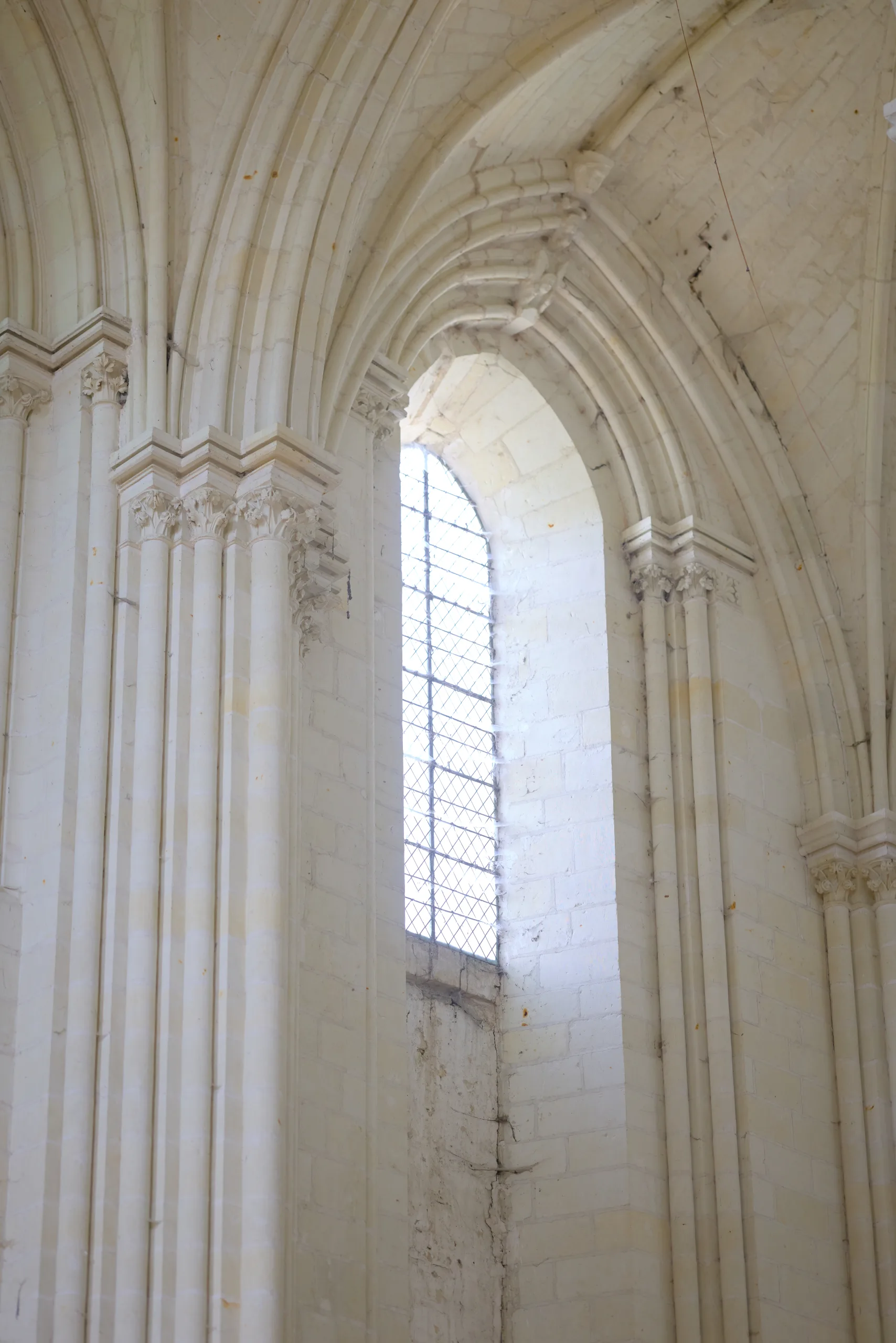 Fenêtre haute dans l’architecture de l’église