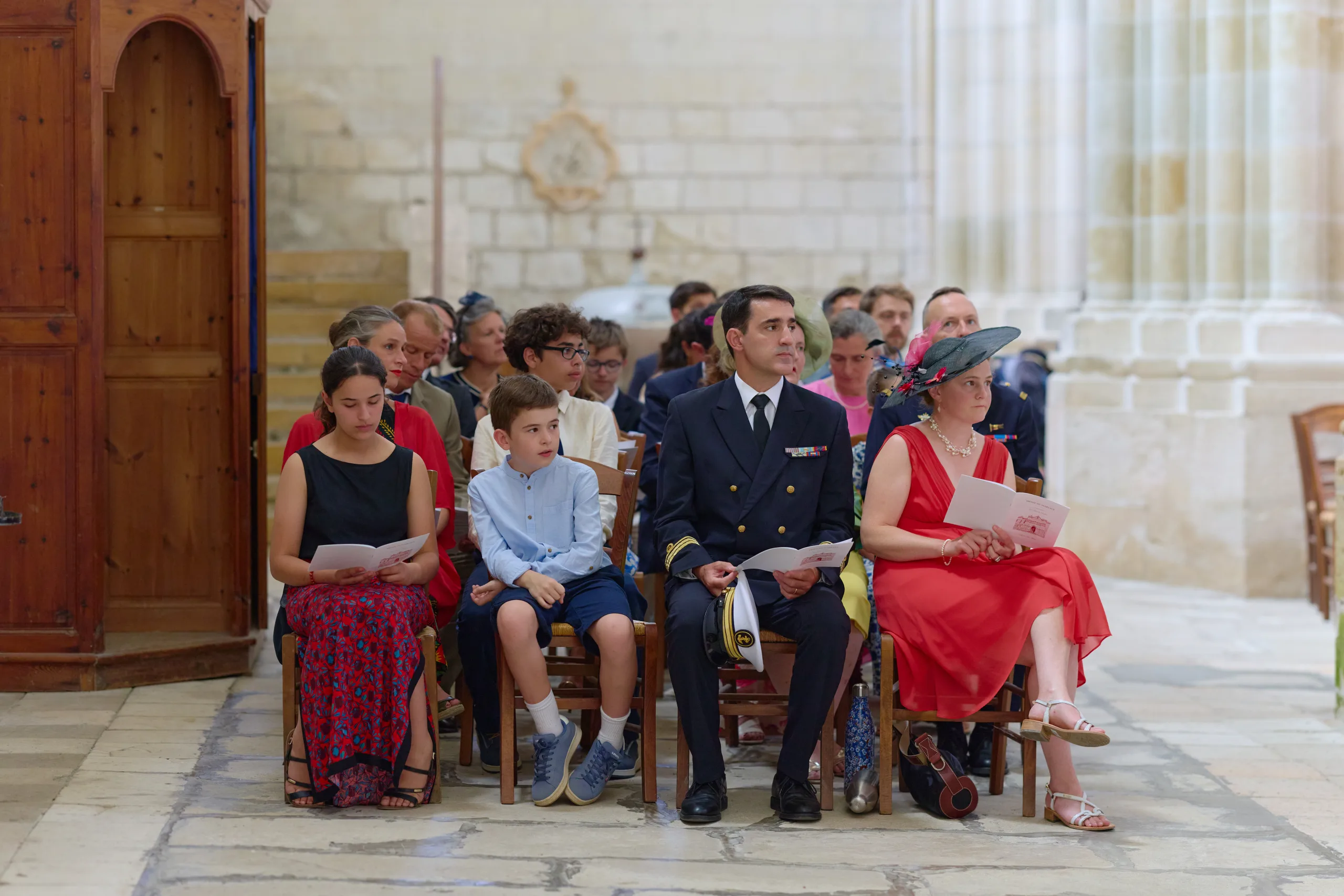 Invités assis pendant la cérémonie