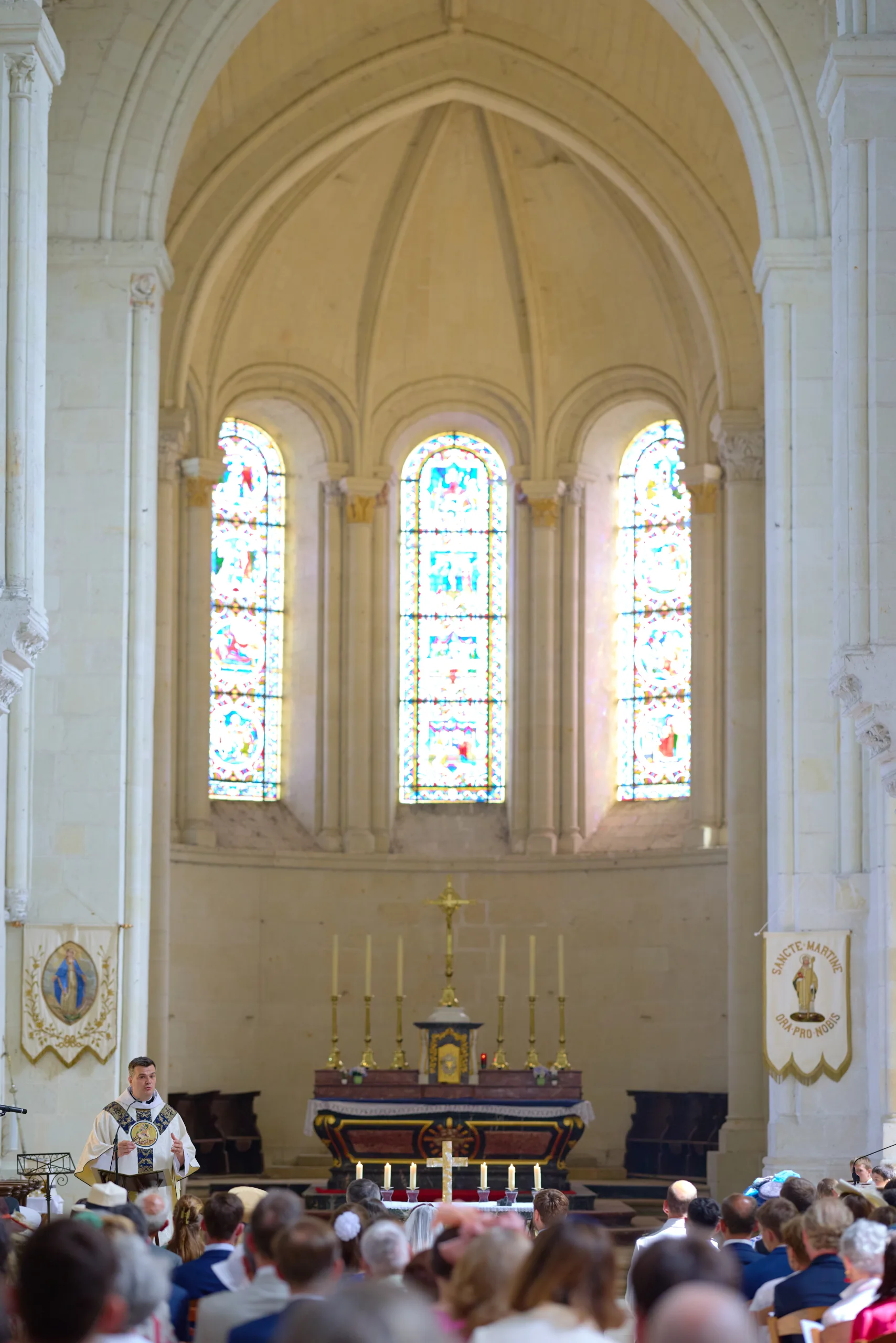 Invités réunis dans la nef de l’église