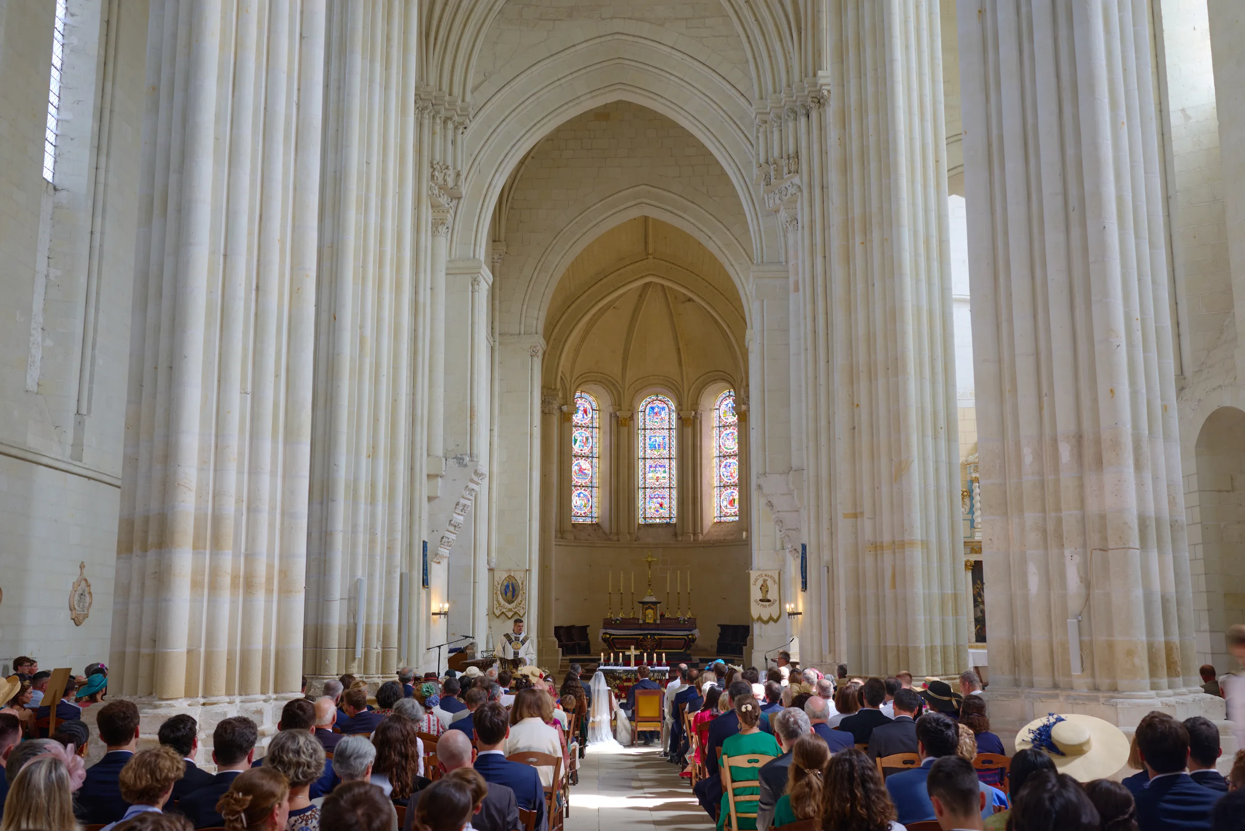 Vue d’ensemble de la nef et des invités