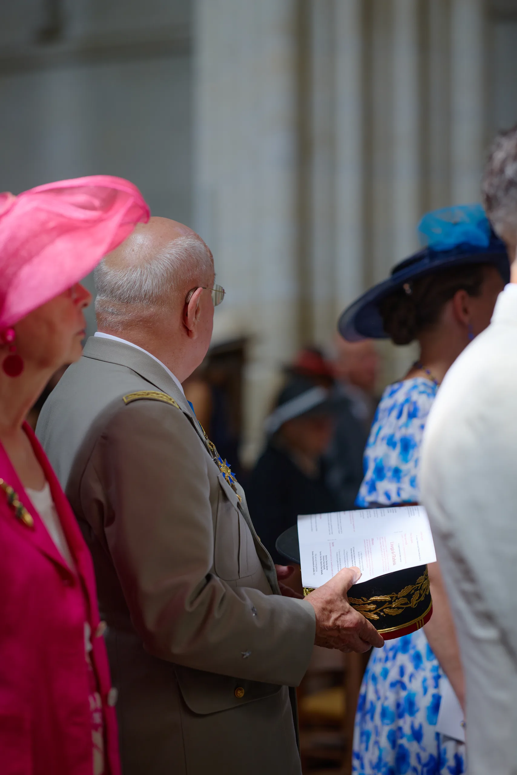 Invités assis pendant la cérémonie