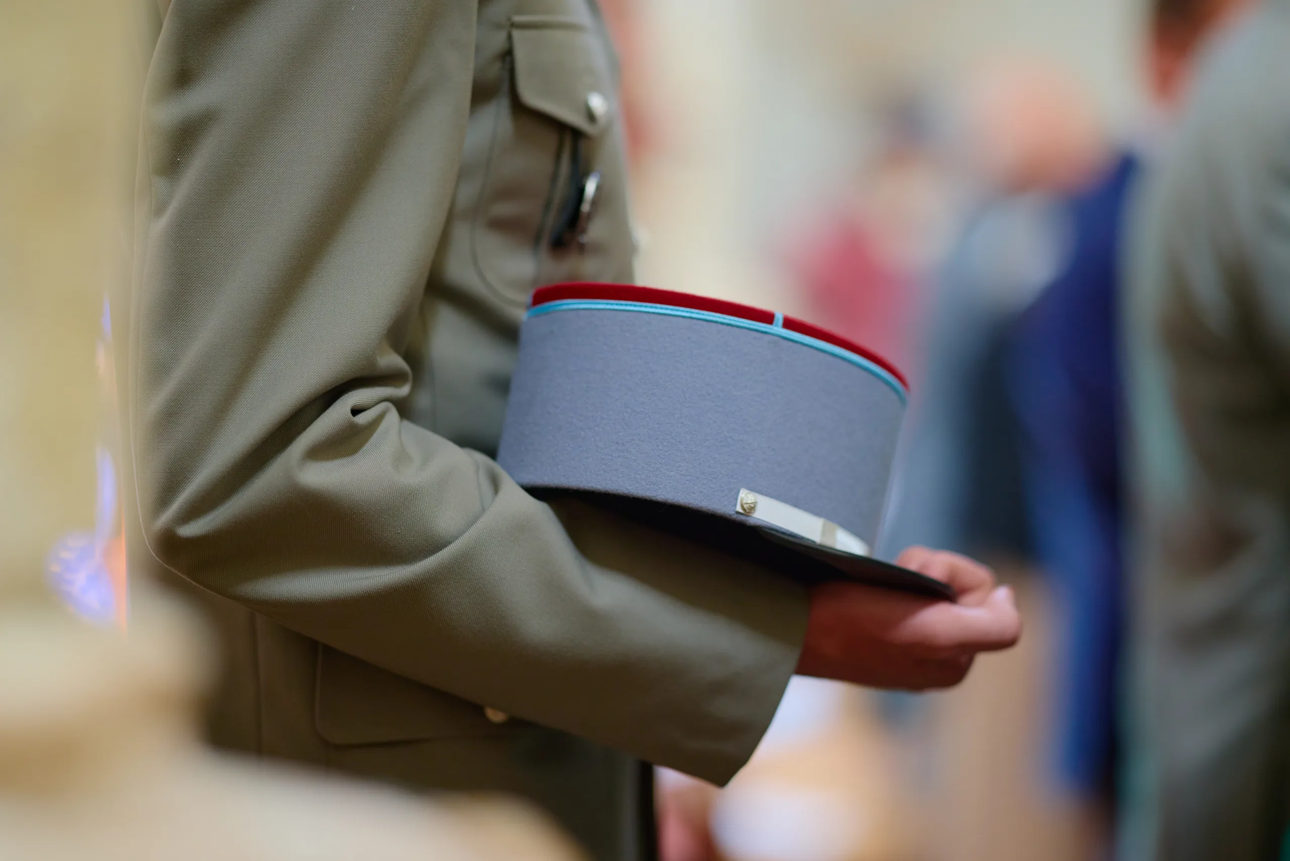 Détail d’un uniforme et d’un képi