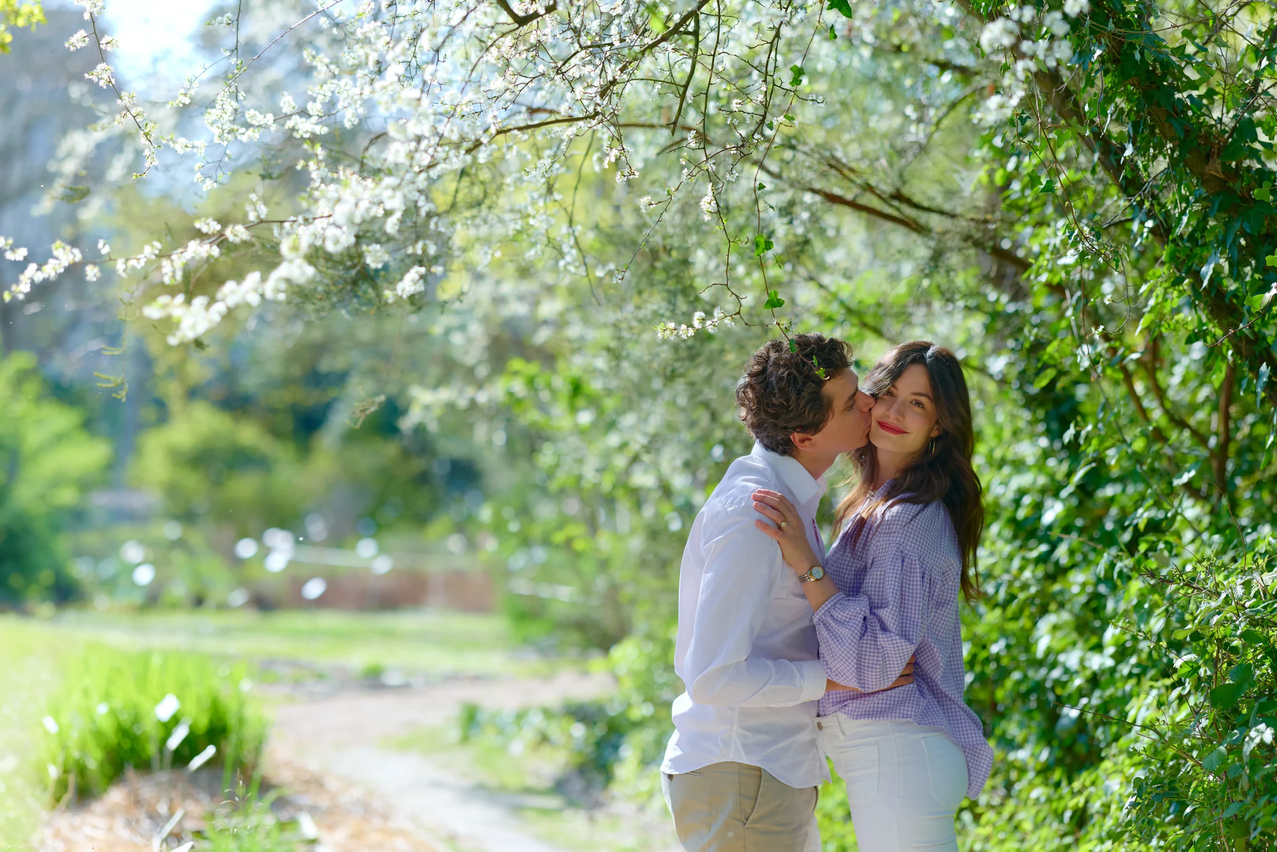 Baiser volé en pleine nature
